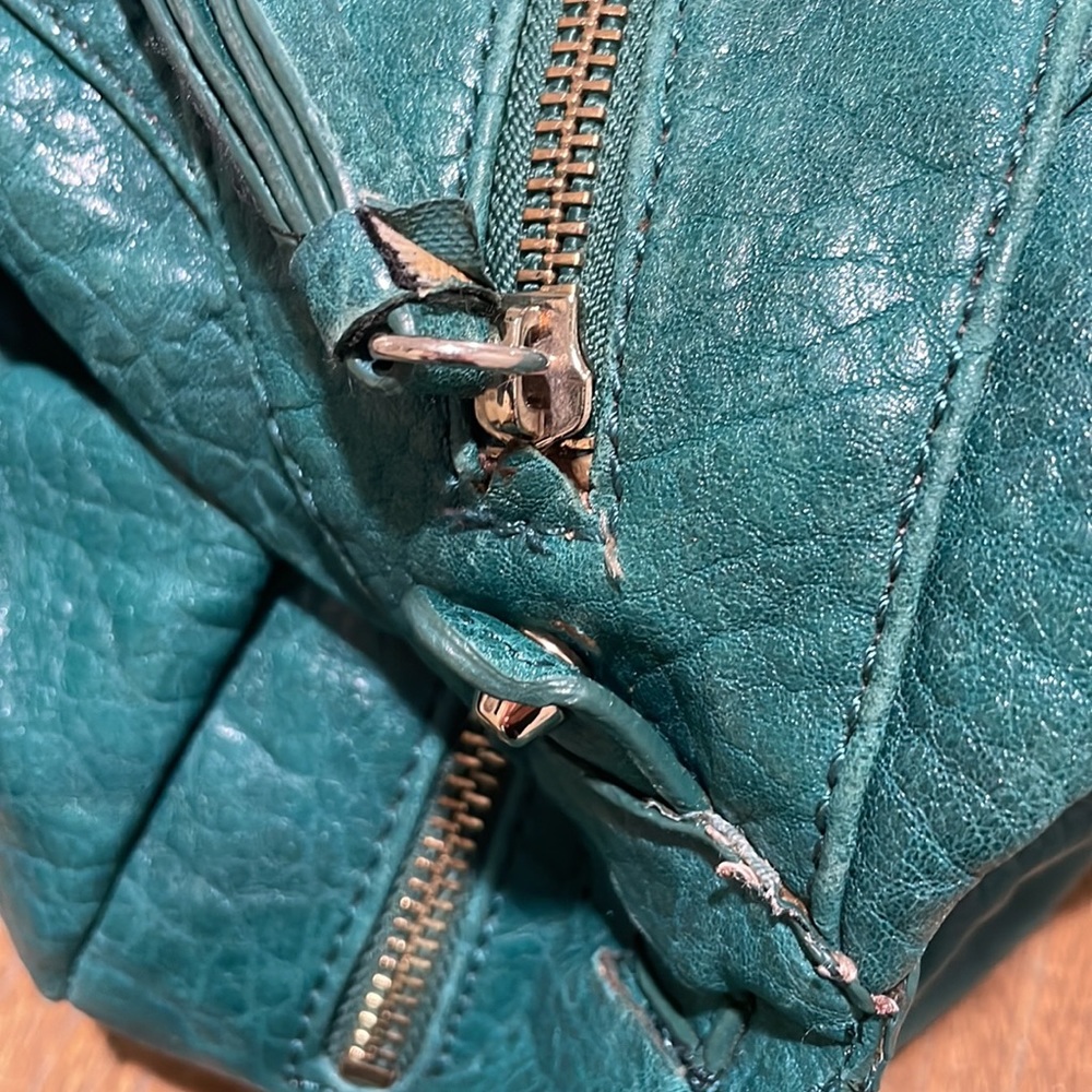 GUC Jessica Simpson®️ Teal Handbag 👜 - Picture 9 of 16